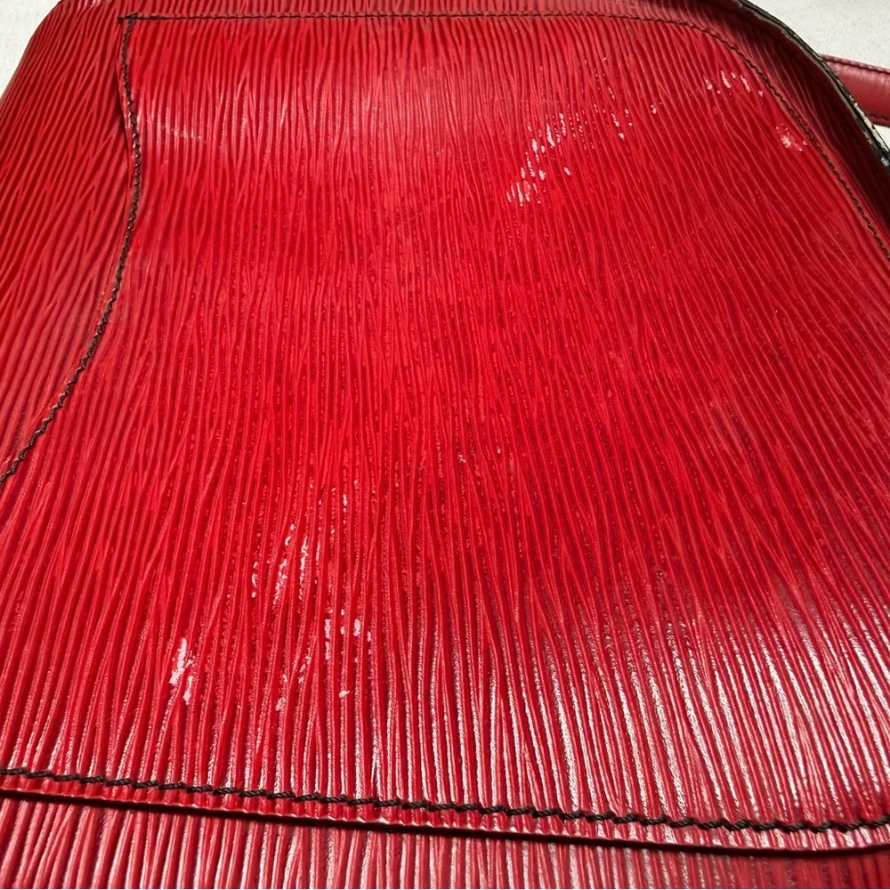 Louis Vuitton Epi Saint Cloud Red Crossbody Bag Vintage-see callouts